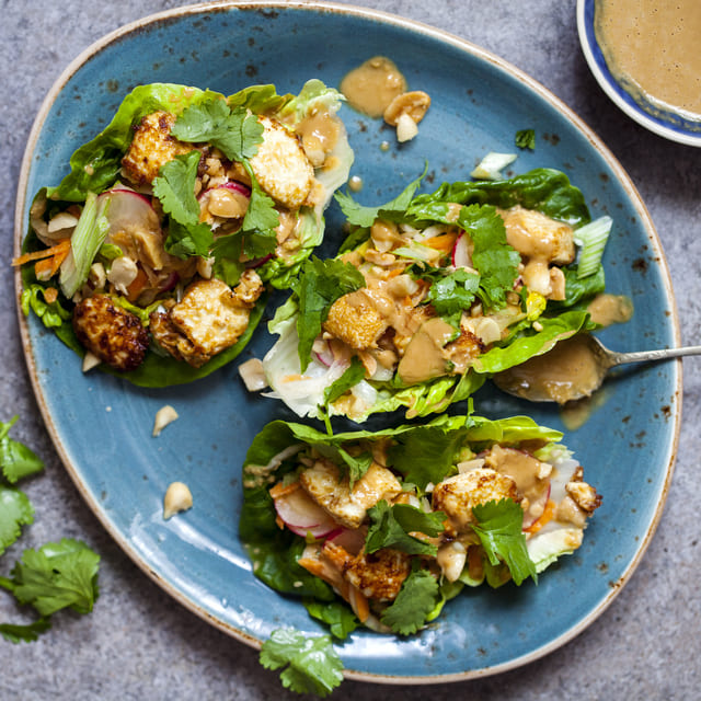 Wrap de lechuga con tofu